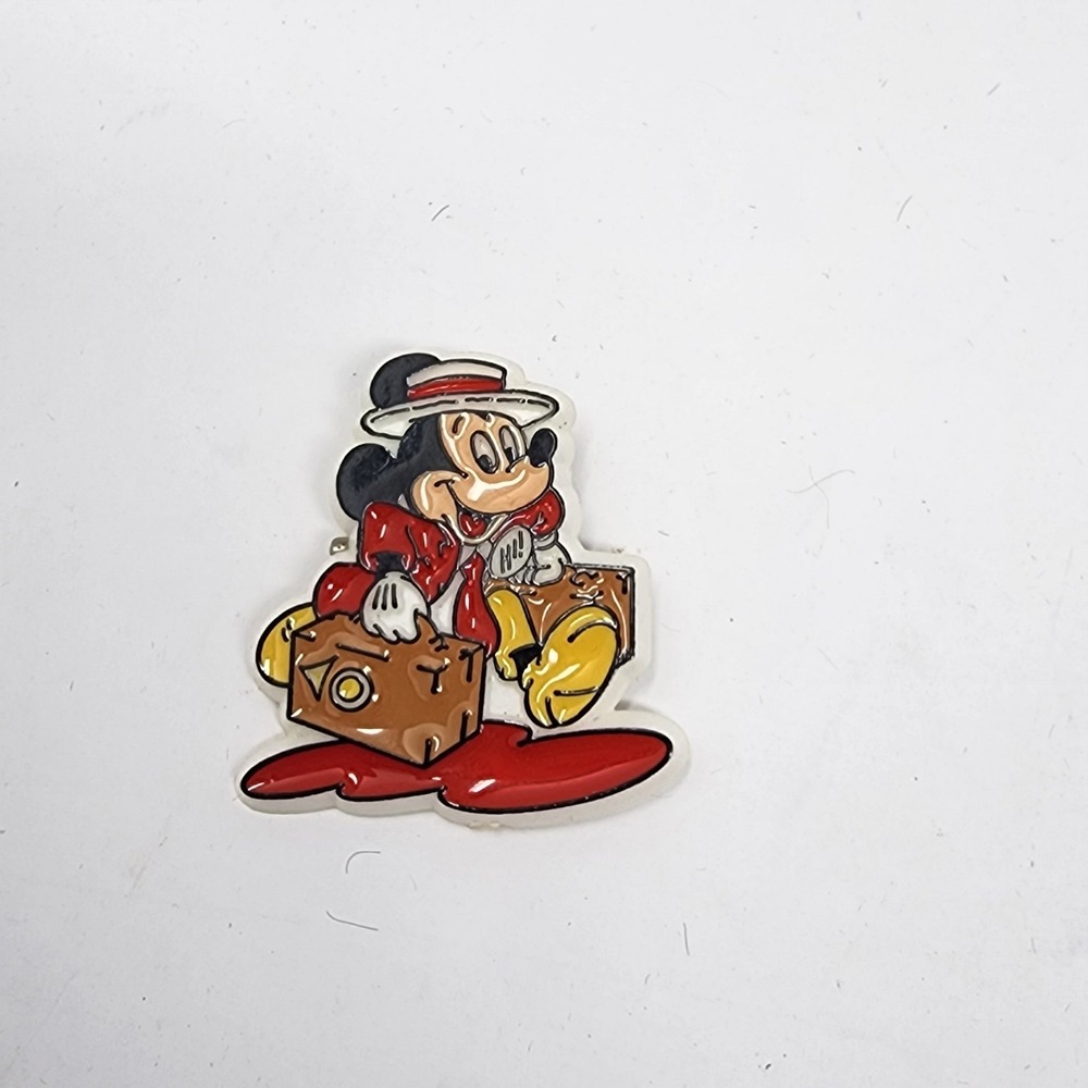 Vintage Disney World 1980s Traveling Mickey Mouse Traveling Man‎ Suitcase Pin